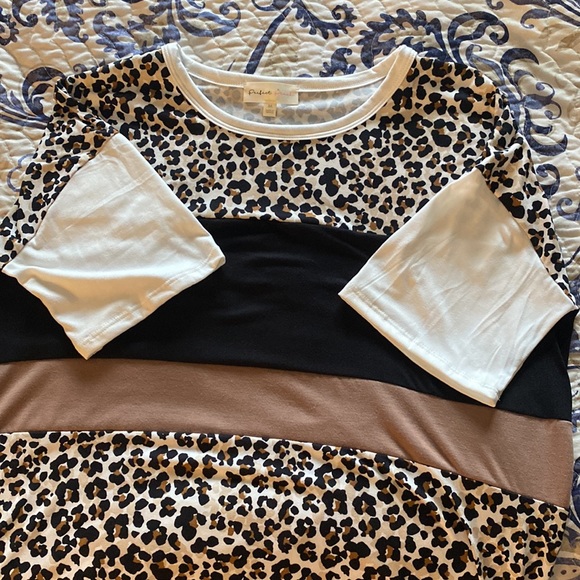 Color Block Tee - Picture 4 of 4